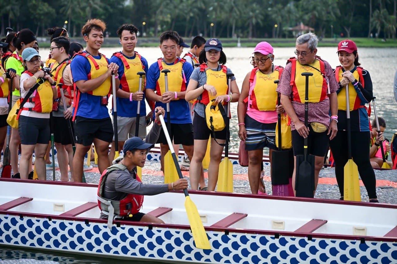 Dragonboat with Family